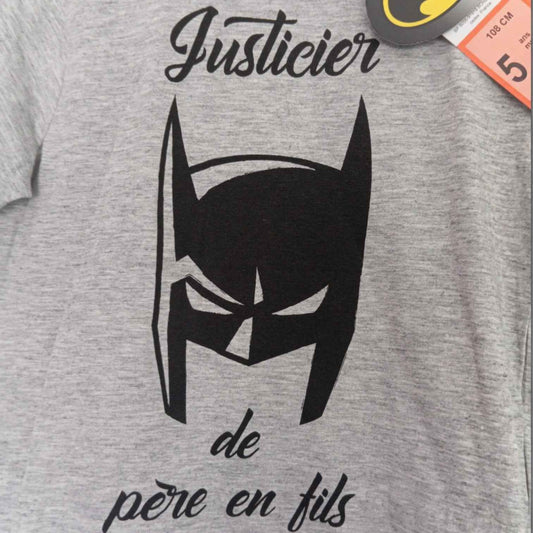 T-shirt Batman Enfant Gris à Manches Courtes – « Justicier de Père en Fils » – 95 % Coton – 5 % Viscose – Tailles 6 Mois à 8 Ans