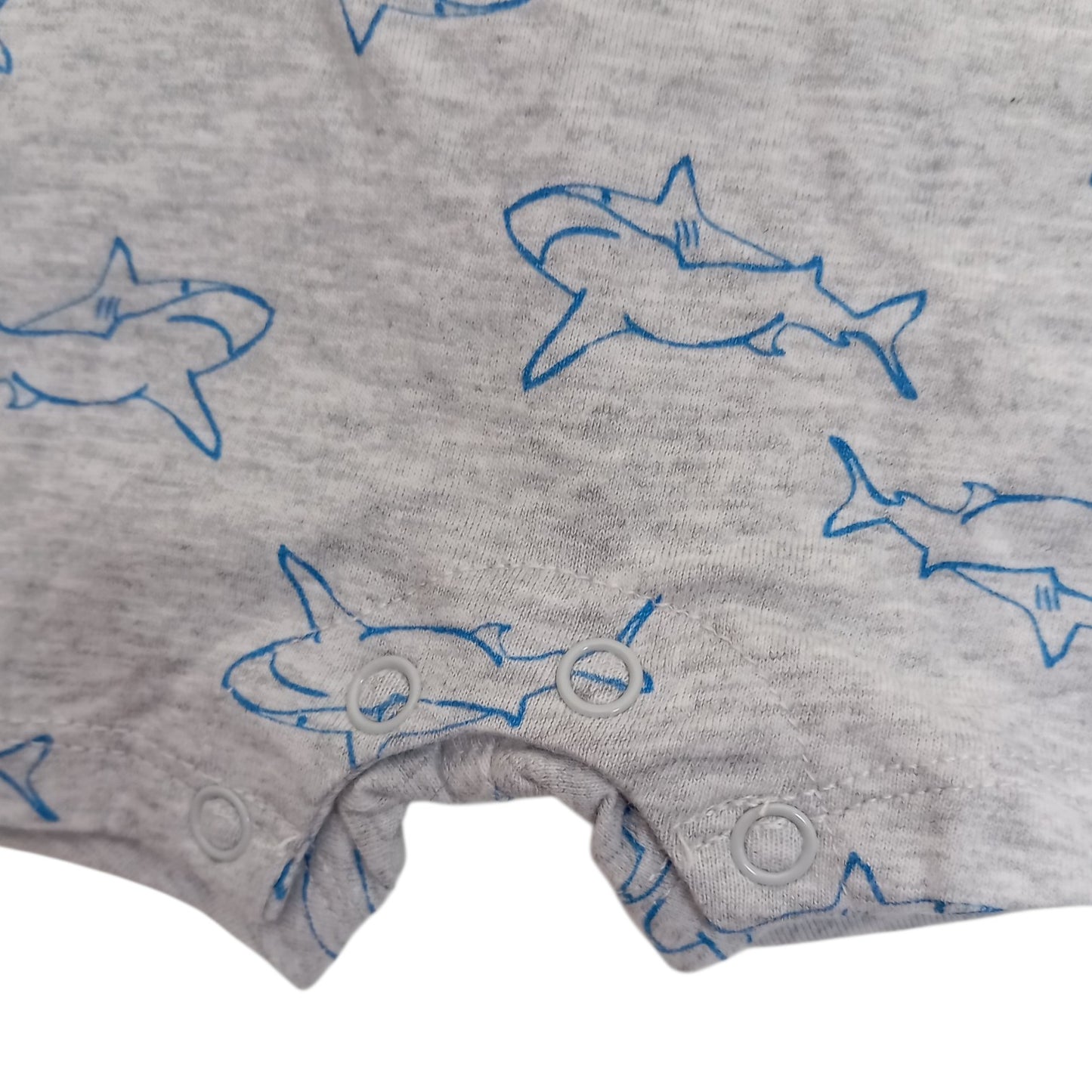 Combishort bébé Pommette bleu motif requins – 6 mois