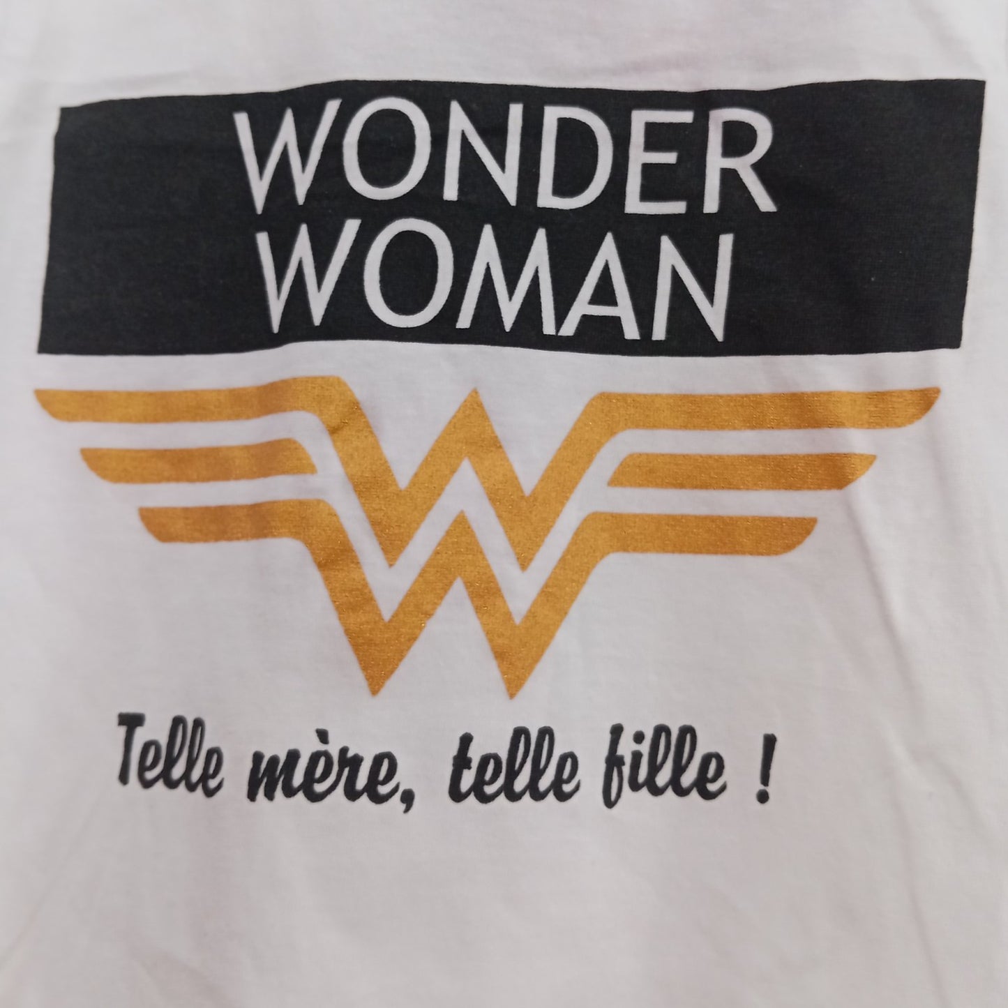 T-shirt Wonder Woman Fille Blanc – « Telle Mère Telle Fille » – 100 % Coton – Tailles 3, 4 et 5 Ans