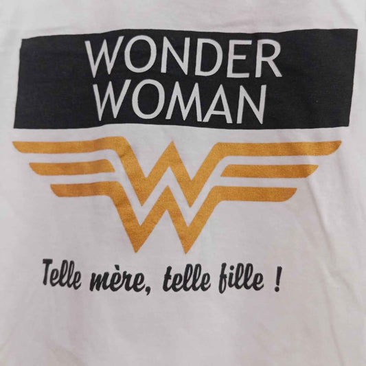 T-shirt Wonder Woman Fille Blanc – « Telle Mère Telle Fille » – 100 % Coton – Tailles 3, 4 et 5 Ans