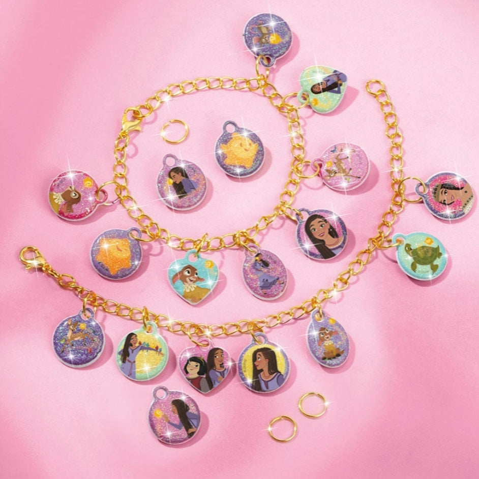 Créez des bracelets avec des breloques à paillettes