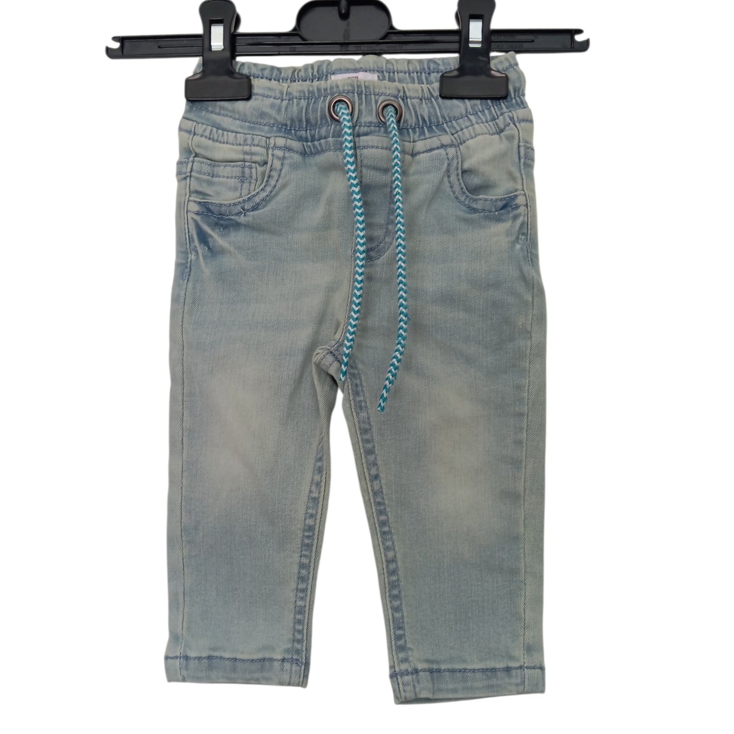 Jean Bébé Pommette Bleu Clair Délavé – Taille Élastique et Cordon – 12 à 18 Mois