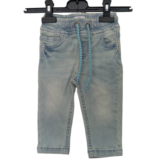 Jean Bébé Pommette Bleu Clair Délavé – Taille Élastique et Cordon – 12 à 18 Mois