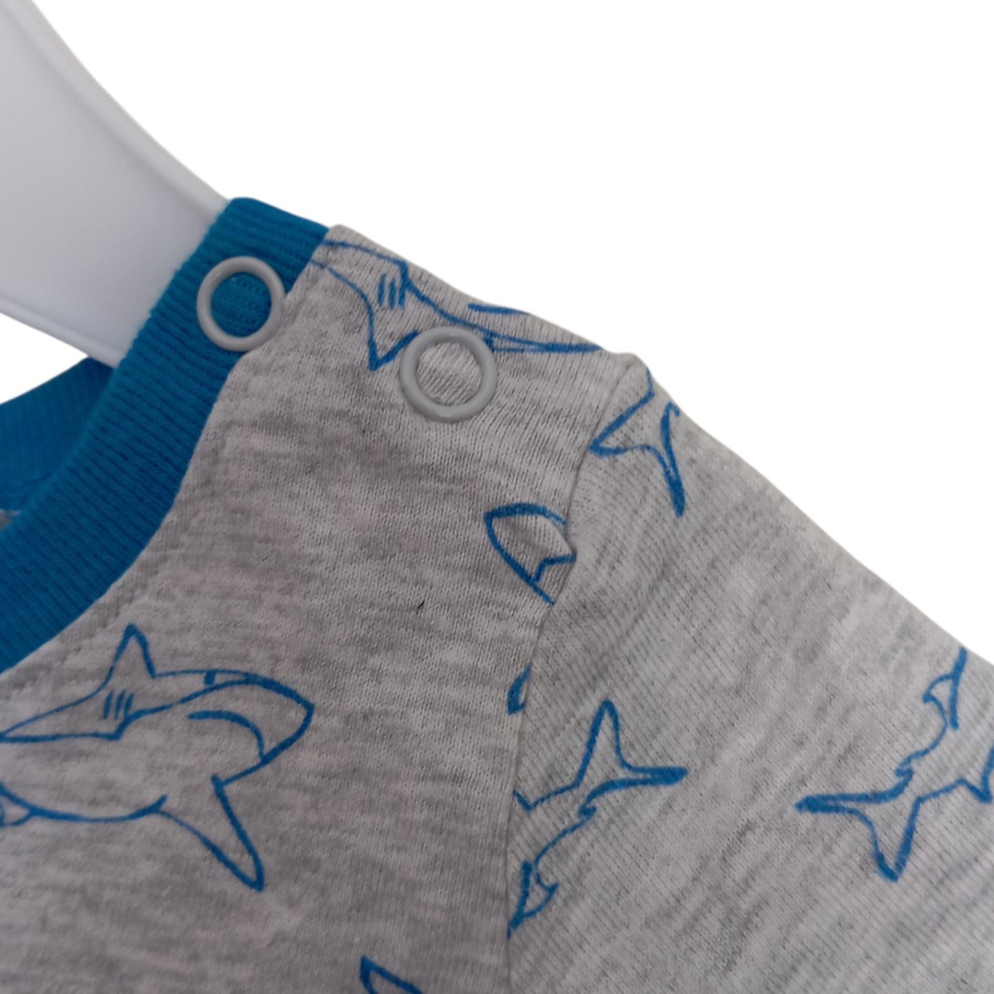 Combishort bébé Pommette bleu motif requins – 6 mois