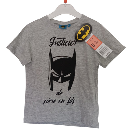 T-shirt Batman Enfant Gris à Manches Courtes – « Justicier de Père en Fils » – 95 % Coton – 5 % Viscose – Tailles 6 Mois à 8 Ans