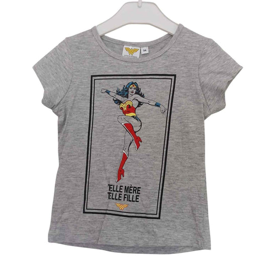 T-shirt Wonder Woman Enfant Gris à Manches Courtes – « Telle Mère Telle Fille » – 95 % Coton – Tailles 9 Mois, 3 Ans et 5 Ans