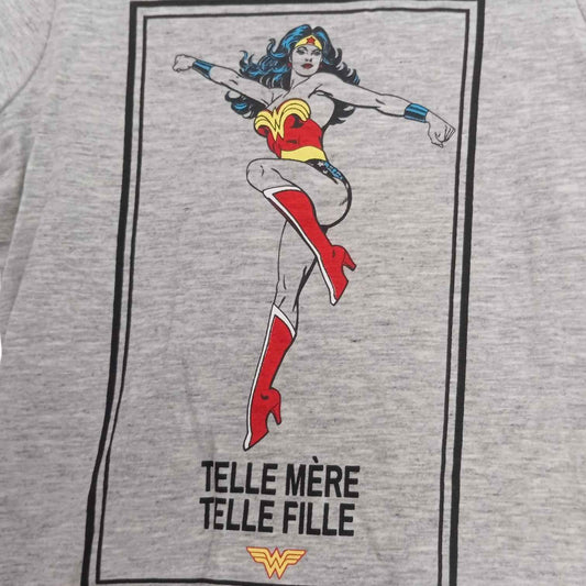 T-shirt Wonder Woman Enfant Gris à Manches Courtes – « Telle Mère Telle Fille » – 95 % Coton – Tailles 9 Mois, 3 Ans et 5 Ans