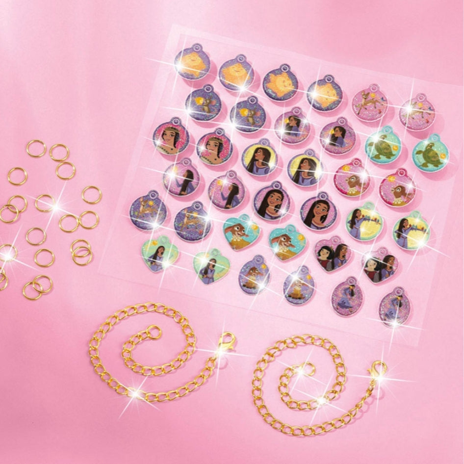 Créez des bracelets avec des breloques à paillettes